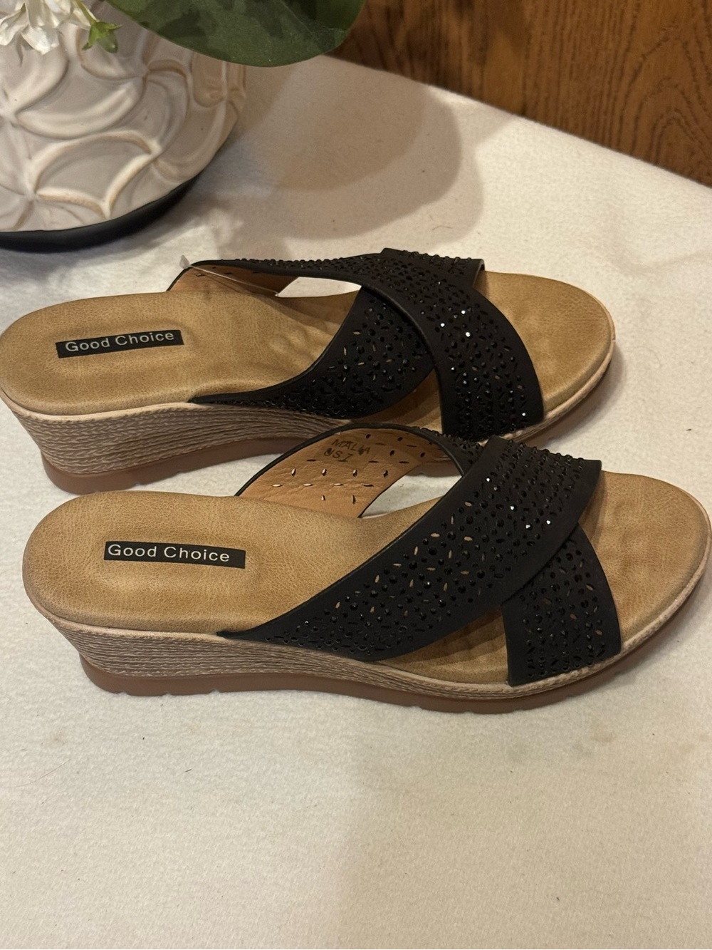 GC Shoes Women's Malia
Embellished Wedge Sandals, Black Size 7 - G.C. Shoes NIB - Picture 7 of 11